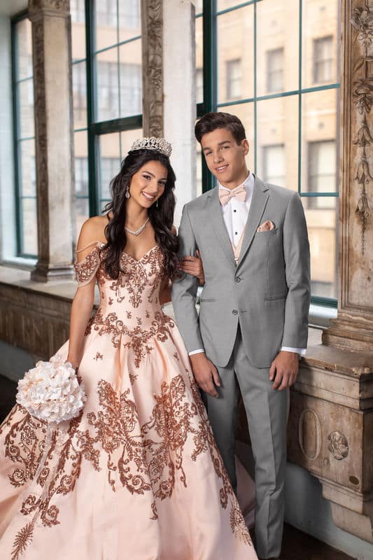 Heather grey formalwear for a quinceañera