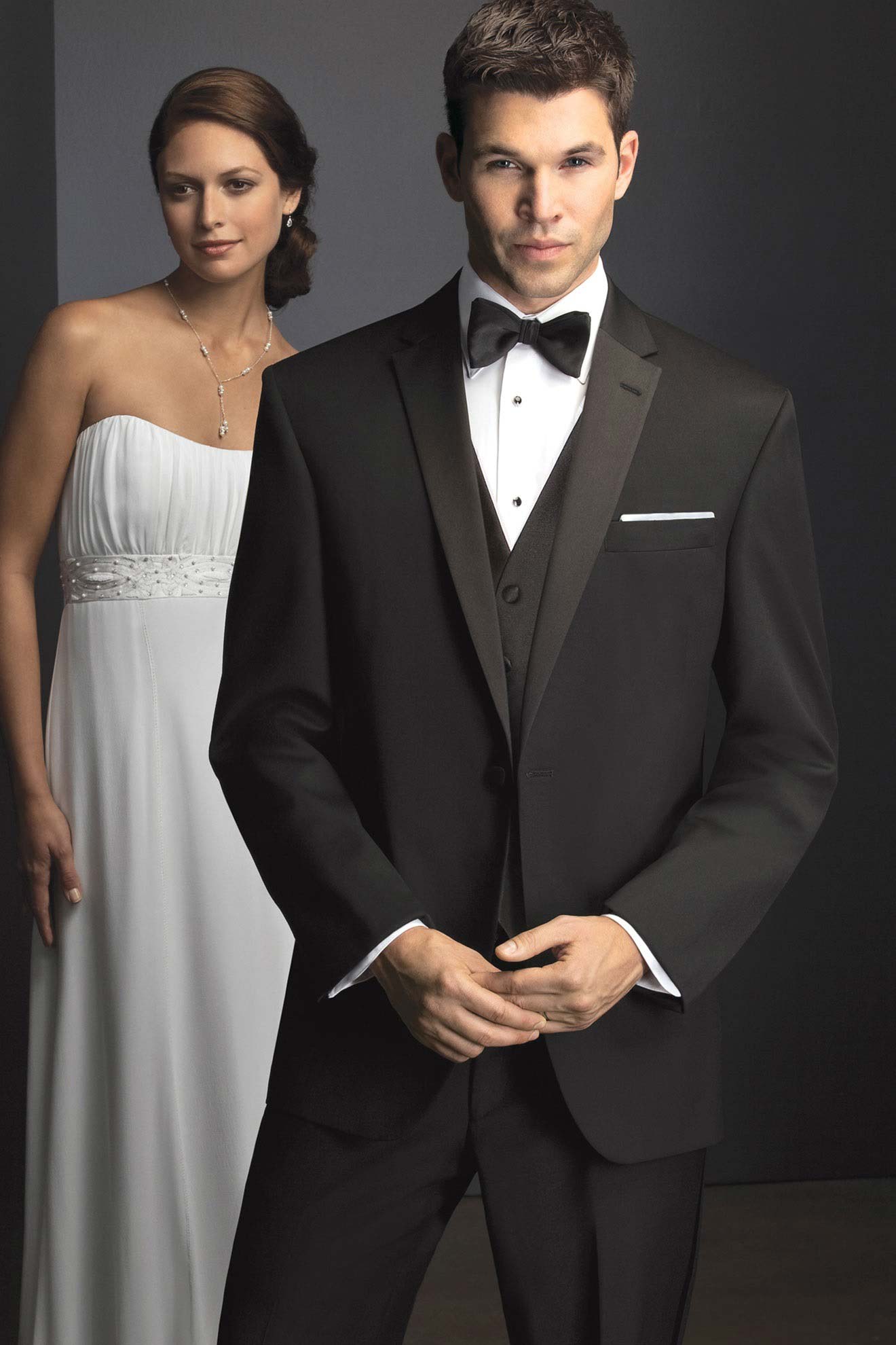 Joseph Abboud Tuxedo – Refined Black Formalwear for a Confident, Stylish Look.